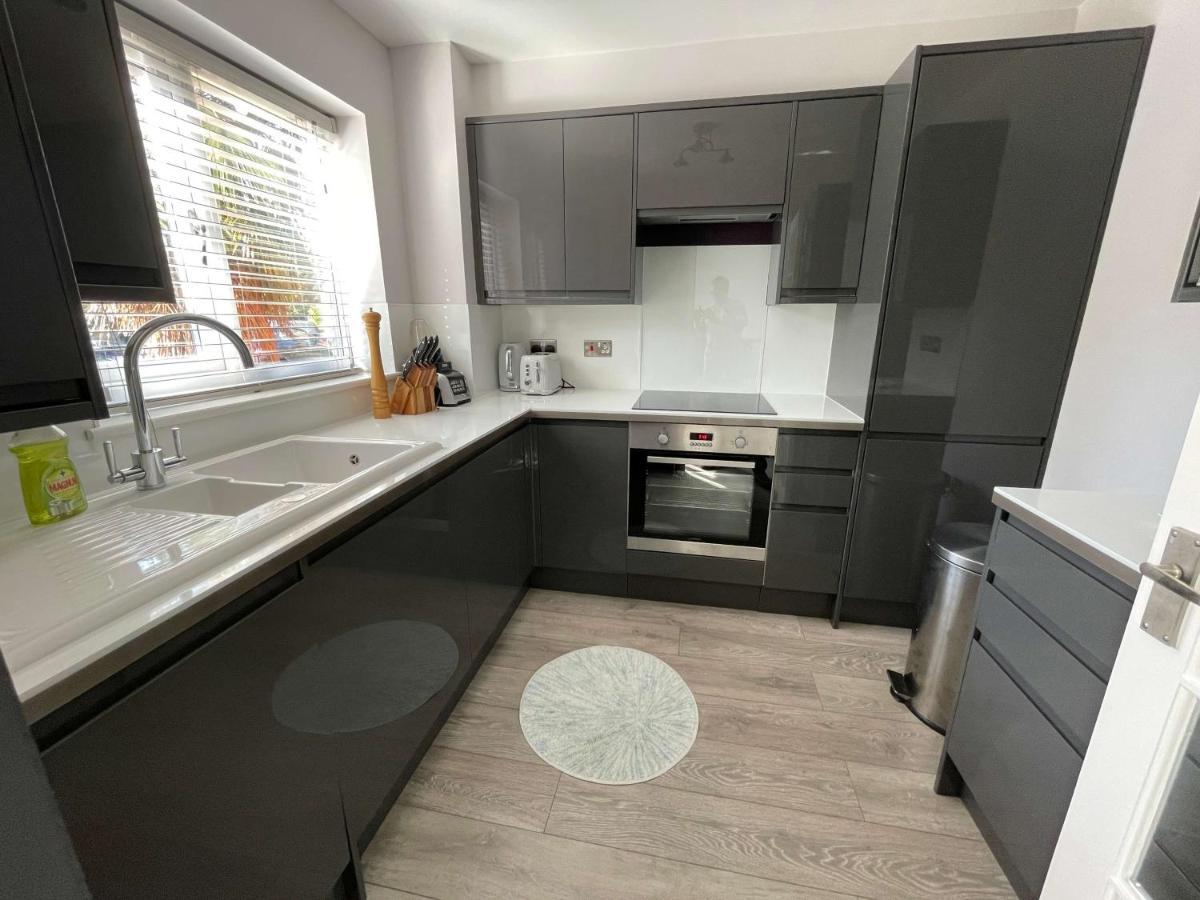 2 Bedroom Apartment Near Southfields ลอนดอน ภายนอก รูปภาพ